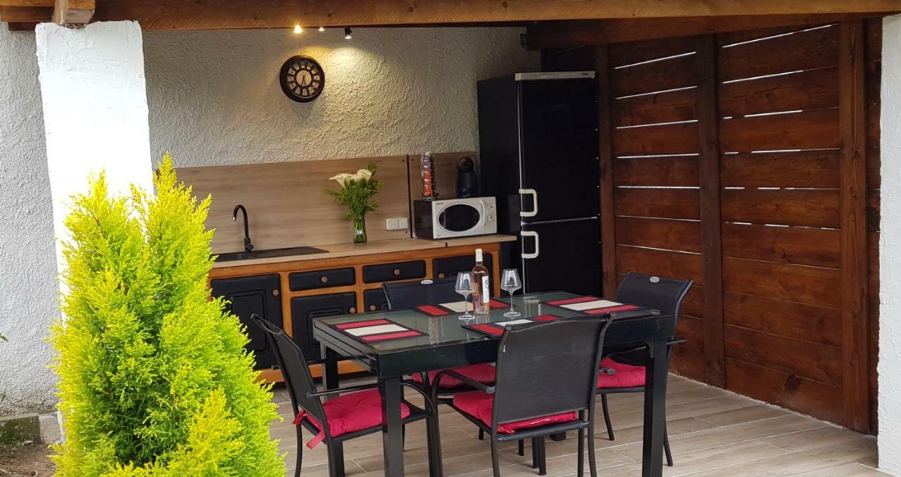 Villa T3 A 10' De Cassis - Piscine Privee Et Cuisine D'Ete Exterieure Carnoux-en-Provence Dış mekan fotoğraf