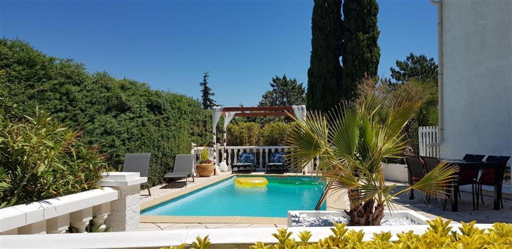 Villa T3 A 10' De Cassis - Piscine Privee Et Cuisine D'Ete Exterieure Carnoux-en-Provence Dış mekan fotoğraf